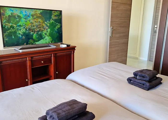 - Sea View Адехе